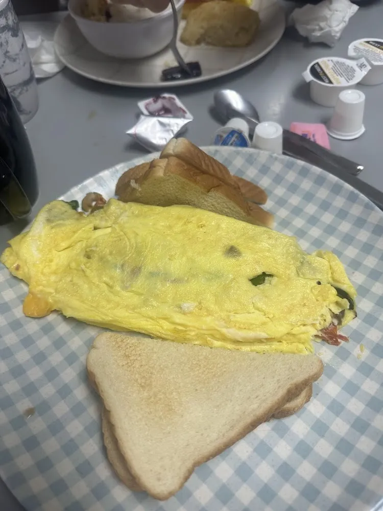 Veggie Omelette with Toast
